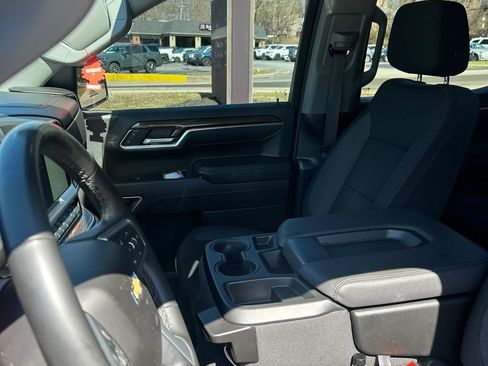 Used 2024 Chevrolet Silverado 1500 LT image 34