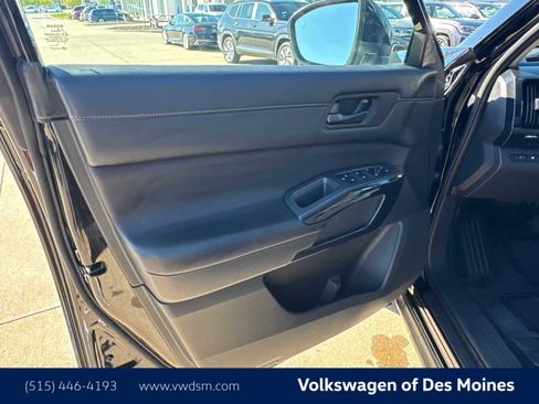 Used 2025 Nissan Pathfinder SV image 22