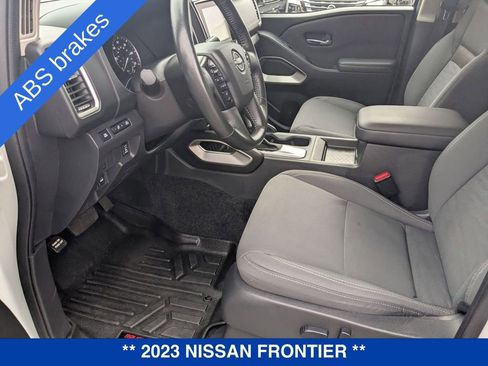 Used 2023 Nissan Frontier SV w/ Technology Package image 17