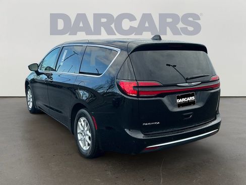 Used 2024 Chrysler Pacifica Touring-L FWD image 5