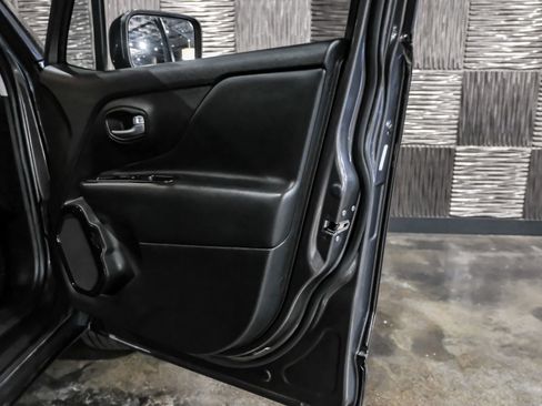 Used 2017 Jeep Renegade Altitude AWD/4WD image 40