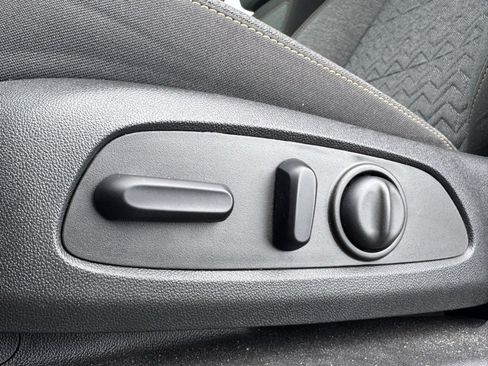 Used 2023 Chevrolet Equinox LT image 19