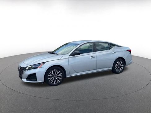 Used 2025 Nissan Altima 2.5 SV FWD image 7