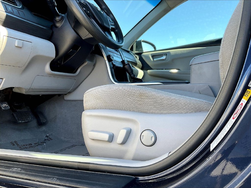 Used 2017 Toyota Camry LE FWD image 40