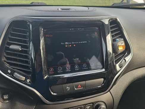 Used 2019 Jeep Cherokee Limited AWD/4WD image 23