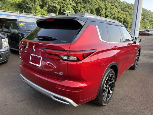 Used 2024 Mitsubishi Outlander 4WD Plug-In Hybrid image 4