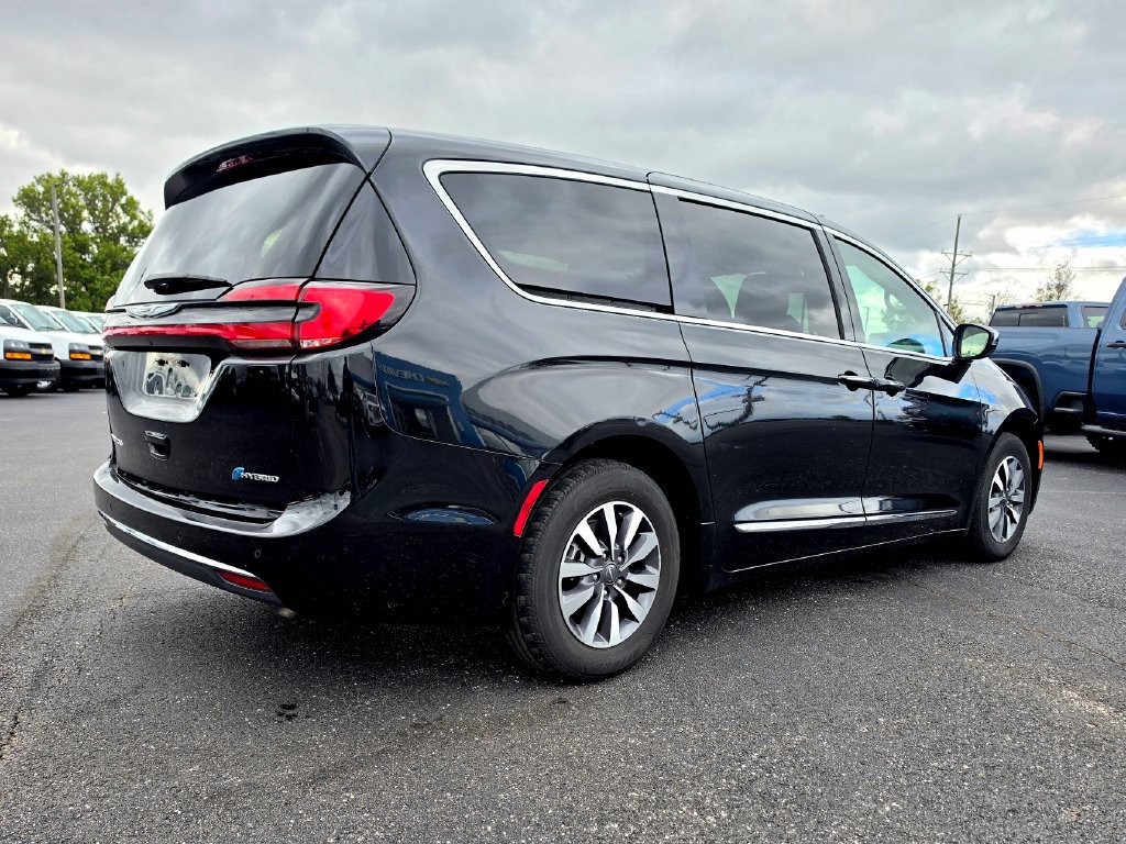 Used 2023 Chrysler Pacifica Limited FWD image 12