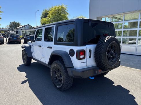 Used 2023 Jeep Wrangler Unlimited w/ Convenience Group AWD/4WD image 3