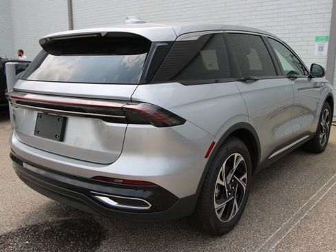 Used 2025 Lincoln Nautilus Premier AWD/4WD image 9
