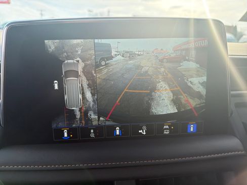 Used 2023 GMC Yukon XL AT4 w/ Technology Package AWD/4WD image 23