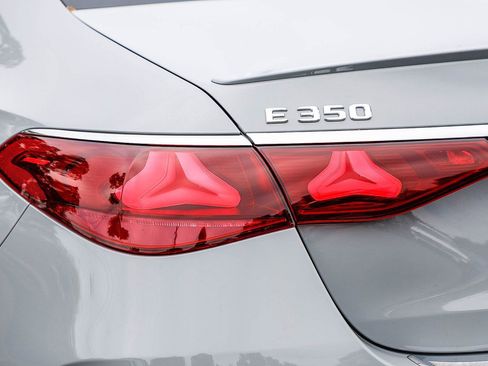 New 2026 Mercedes-Benz E 350 4MATIC Sedan image 8