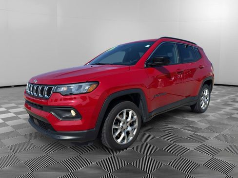 Used 2023 Jeep Compass Latitude AWD/4WD image 1