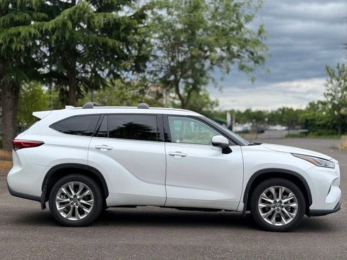 Used 2023 Toyota Highlander Limited AWD/4WD image 6