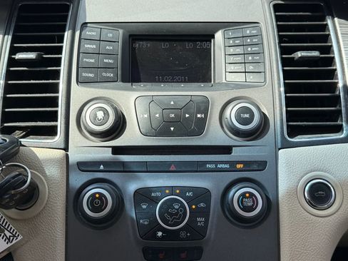 Used 2013 Ford Taurus SEL image 25