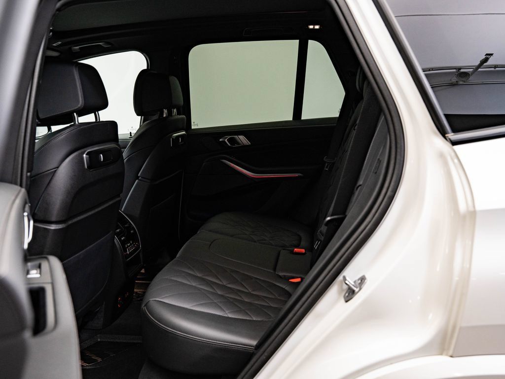 Used 2025 BMW X5 xDrive40i w/ M Sport Package AWD/4WD image 45