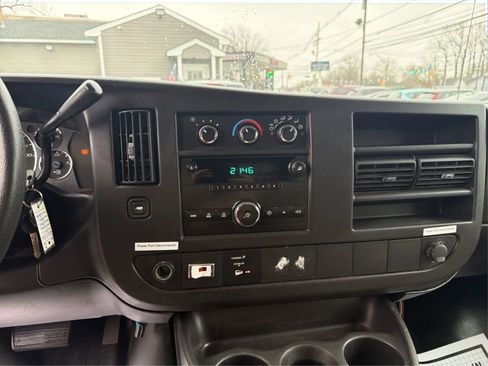 Used 2009 Chevrolet Express 2500 image 21