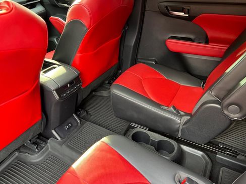 Used 2021 Toyota Highlander XSE image 16