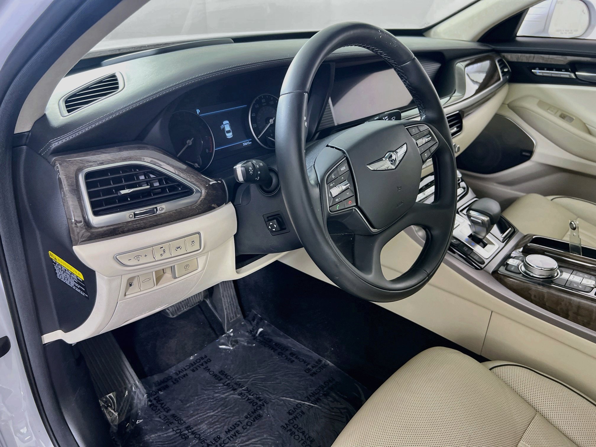 Used 2019 Genesis G90 3.3T Premium RWD image 9