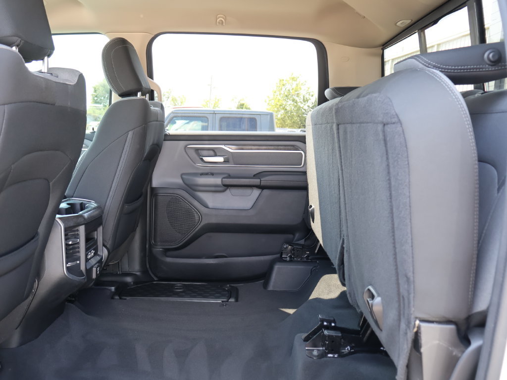 Used 2019 RAM 1500 4x4 Crew Cab image 15