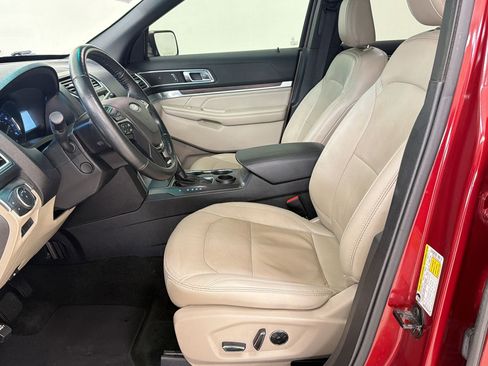Used 2018 Ford Explorer Limited w/ Equipment Group 301A FWD image 5