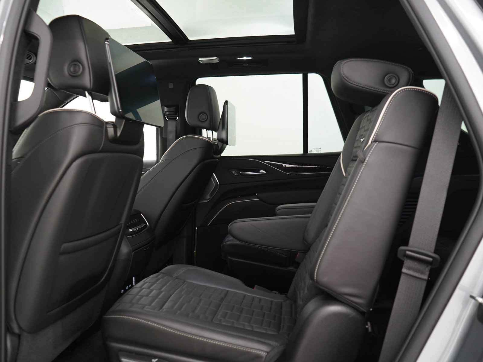 Used 2024 Cadillac Escalade Premium Luxury Platinum AWD/4WD image 16