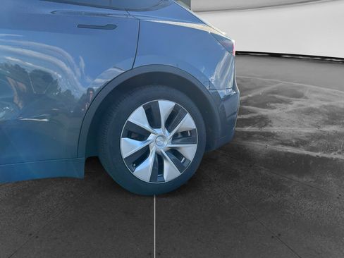 Used 2021 Tesla Model Y Long Range AWD/4WD image 14