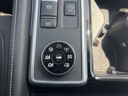 Used 2025 Nissan Pathfinder SV AWD/4WD image 23