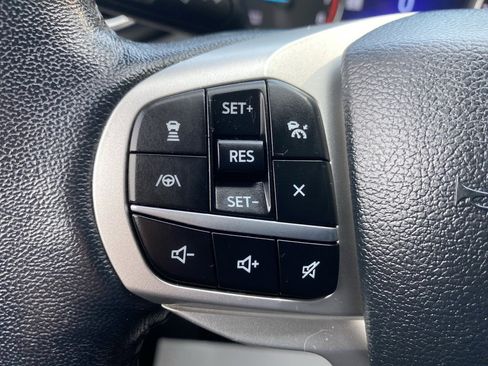 Used 2022 Ford Explorer XLT w/ Equipment Group 202A image 28