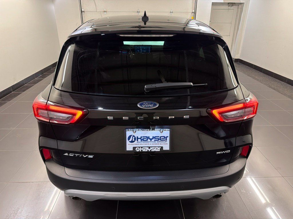 Used 2023 Ford Escape Active w/ Tech Pack #1 AWD/4WD image 5