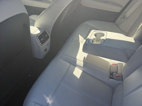 Used 2024 Genesis G70 2.5T image 12