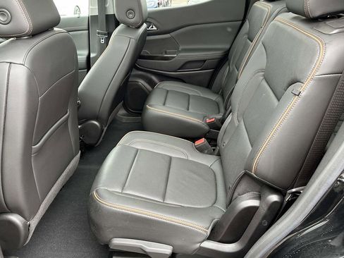 Certified 2022 GMC Acadia AT4 w/ Preferred Package image 13