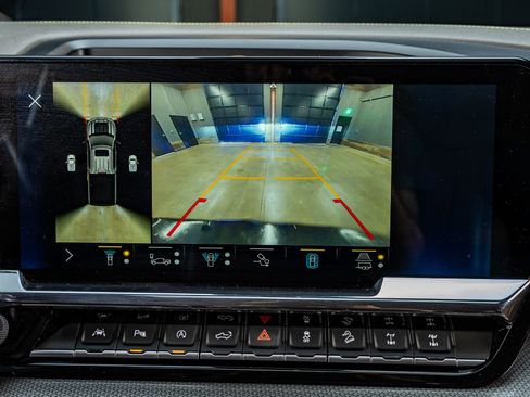 Used 2022 Chevrolet Silverado 1500 ZR2 w/ Technology Package image 26