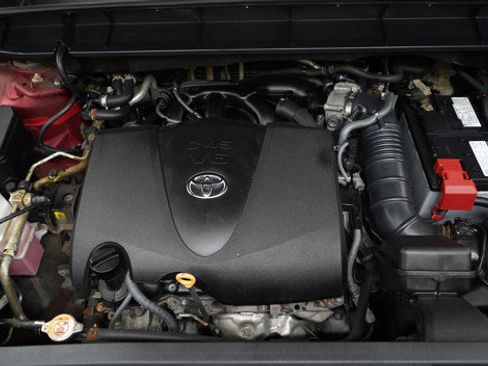 Used 2021 Toyota Highlander XLE image 34