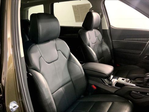 Certified 2025 Kia Telluride SX w/ SX Captain's Chair Package AWD/4WD image 7