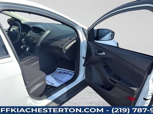 Used 2018 Ford Focus SE FWD image 23
