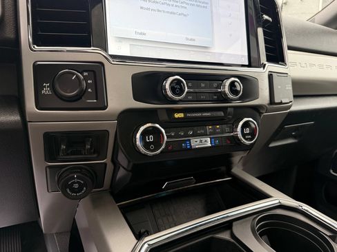 Used 2022 Ford F250 Lariat w/ Lariat Ultimate Package AWD/4WD image 22