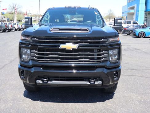 Used 2024 Chevrolet Silverado 2500 Custom w/ Custom Value Package image 17