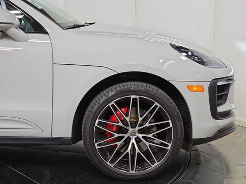 Certified 2025 Porsche Macan S image 11