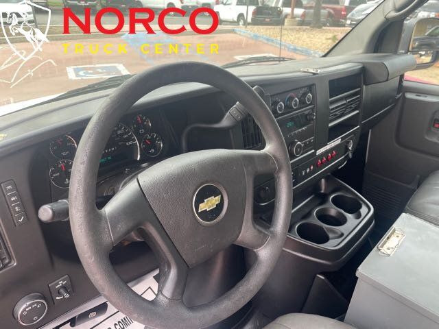 Used 2014 Chevrolet Express 2500 RWD image 16