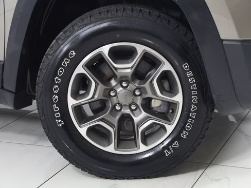 Used 2020 Jeep Cherokee Trailhawk w/ Cold Weather Group AWD/4WD image 14