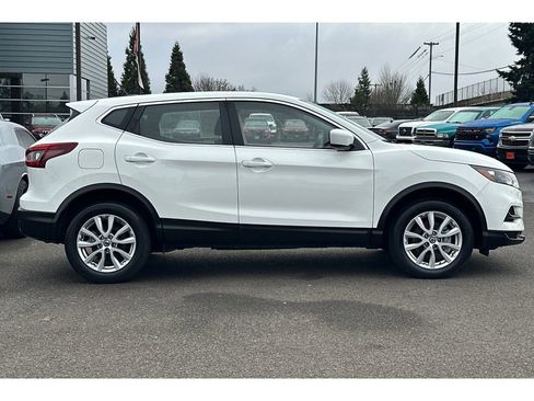 Used 2021 Nissan Rogue Sport S image 3