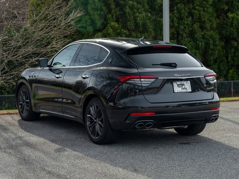 Used 2024 Maserati Levante GT Ultima image 2