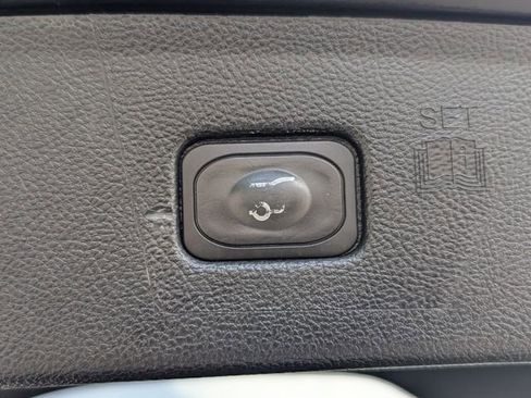 Used 2018 Ford Edge SEL w/ Equipment Group 201A FWD image 26