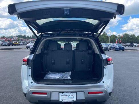 Certified 2025 Nissan Pathfinder Platinum AWD/4WD image 9