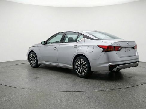 Used 2025 Nissan Altima 2.5 SV image 6
