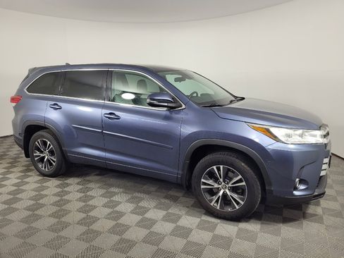 Used 2018 Toyota Highlander Plus AWD/4WD image 11