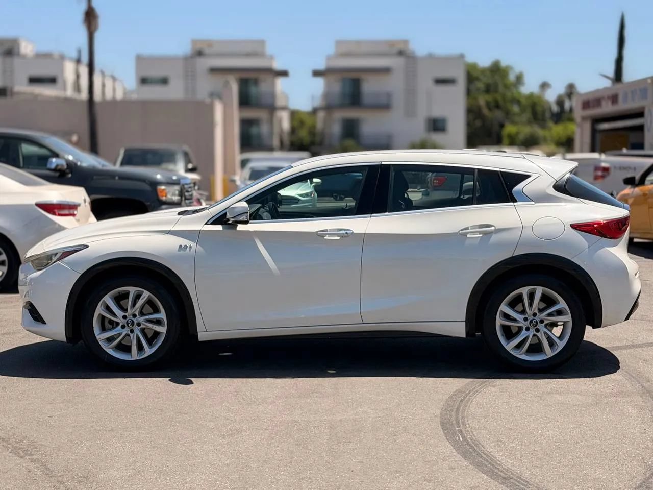 Used 2018 INFINITI QX30 FWD image 11