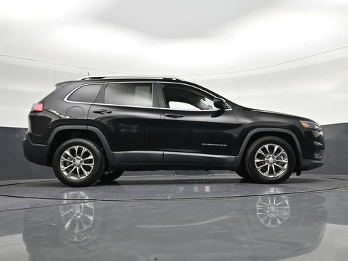 Used 2019 Jeep Cherokee Latitude Plus FWD image 32
