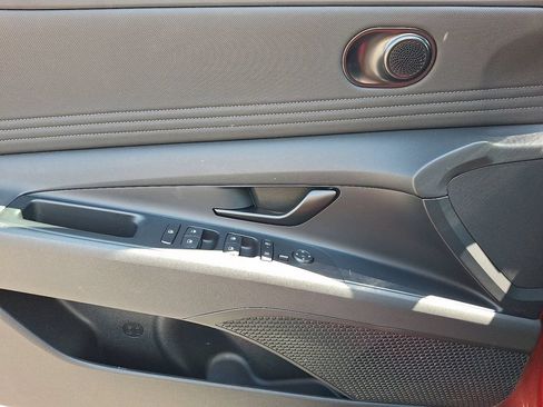 Used 2025 Hyundai Elantra Sport FWD image 13