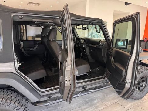 Used 2017 Jeep Wrangler Unlimited Sport w/ Quick Order Package 24S AWD/4WD image 24